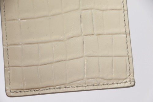 Portafoglio uomo Tom Ford in pelle con zip stampa coccodrillo - crema/oro - Foto 8 di 10