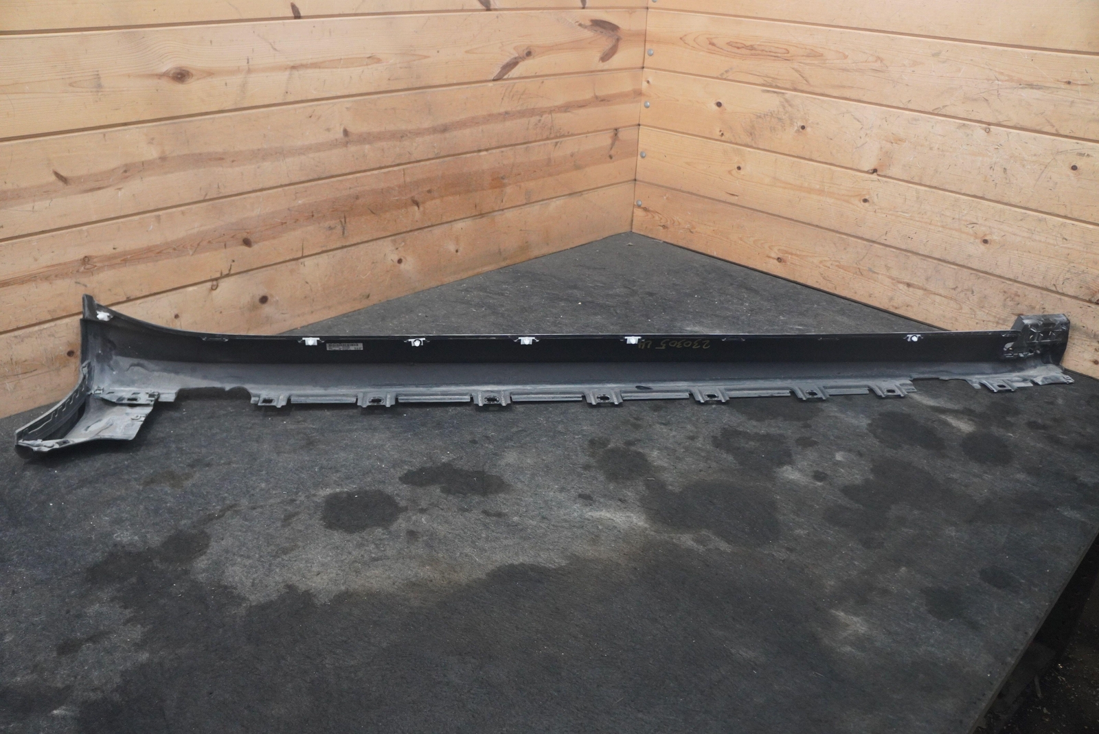 Left Rocker Panel Side Skirt Trim Molding 9J1854885 Porsche Taycan 