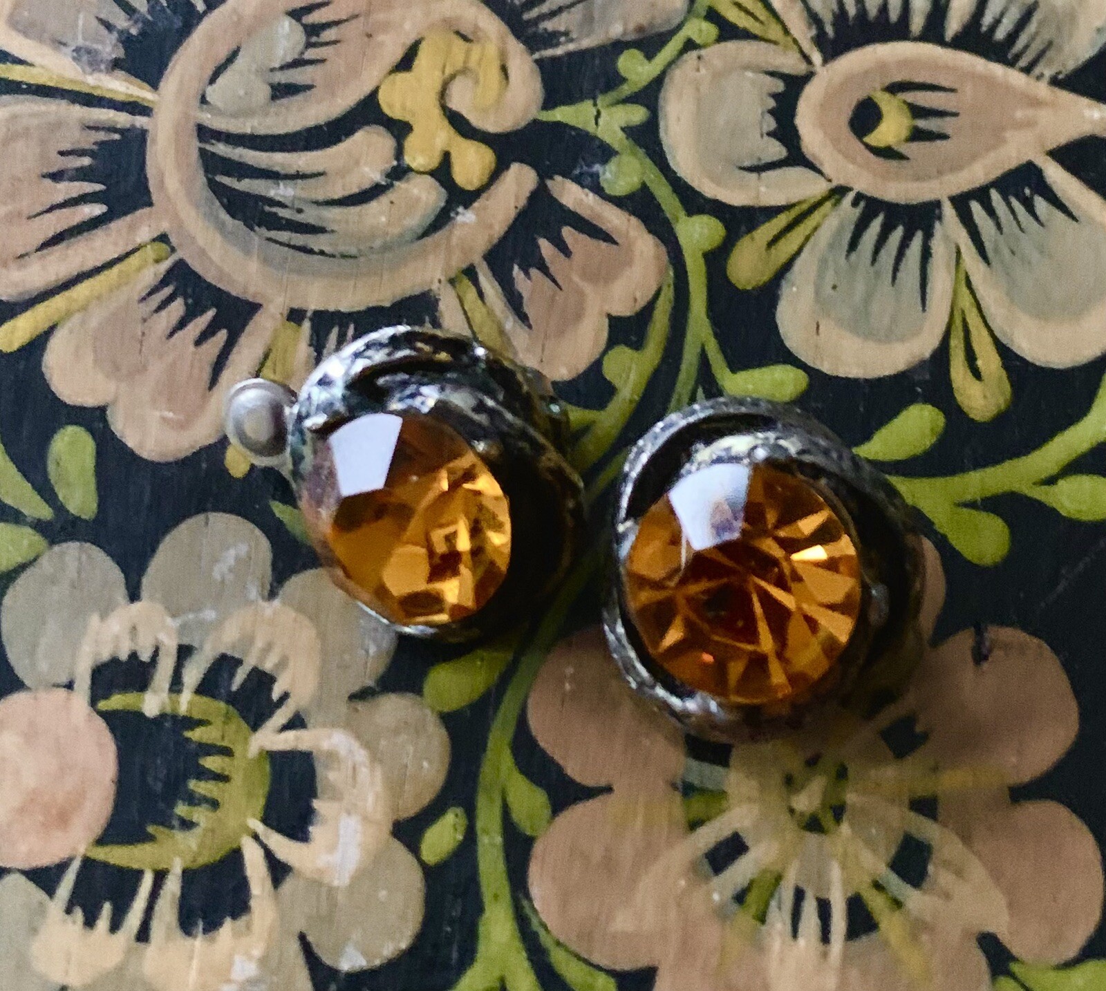 Beautiful VINTAGE Large Yellow Stone Clip On Earrings… Gem