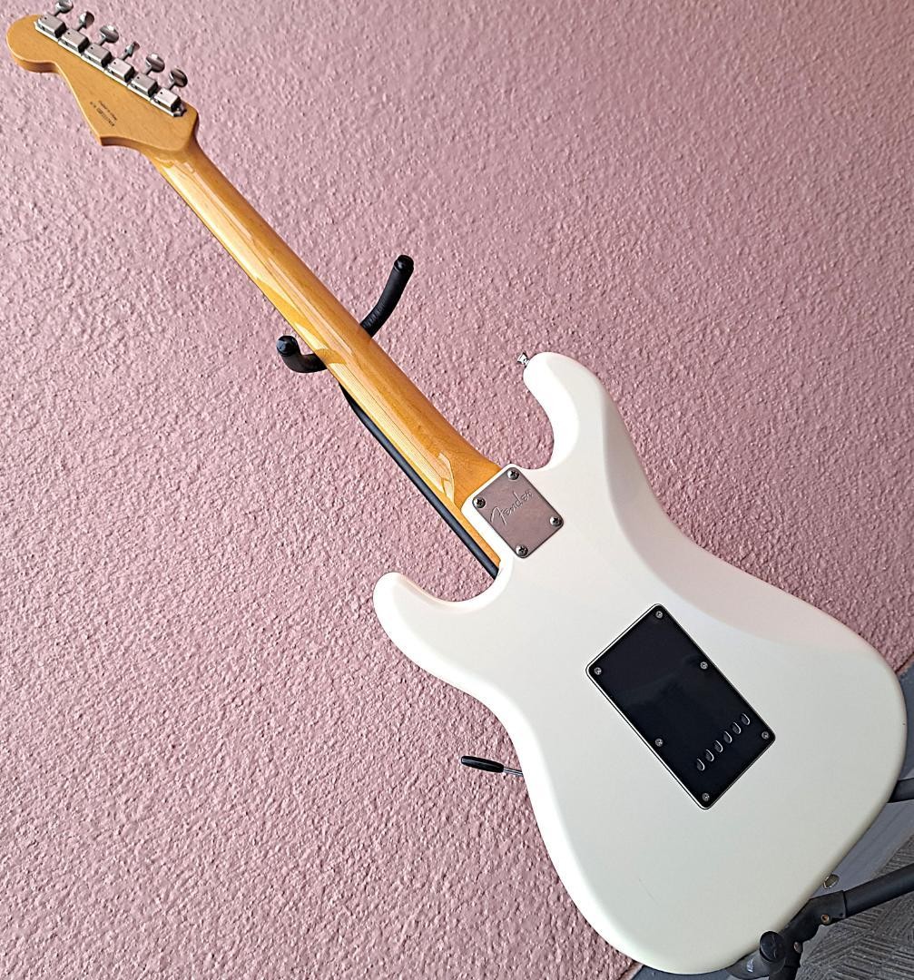 Fender Modern Player Stratocaster HH White Electric Guitar
