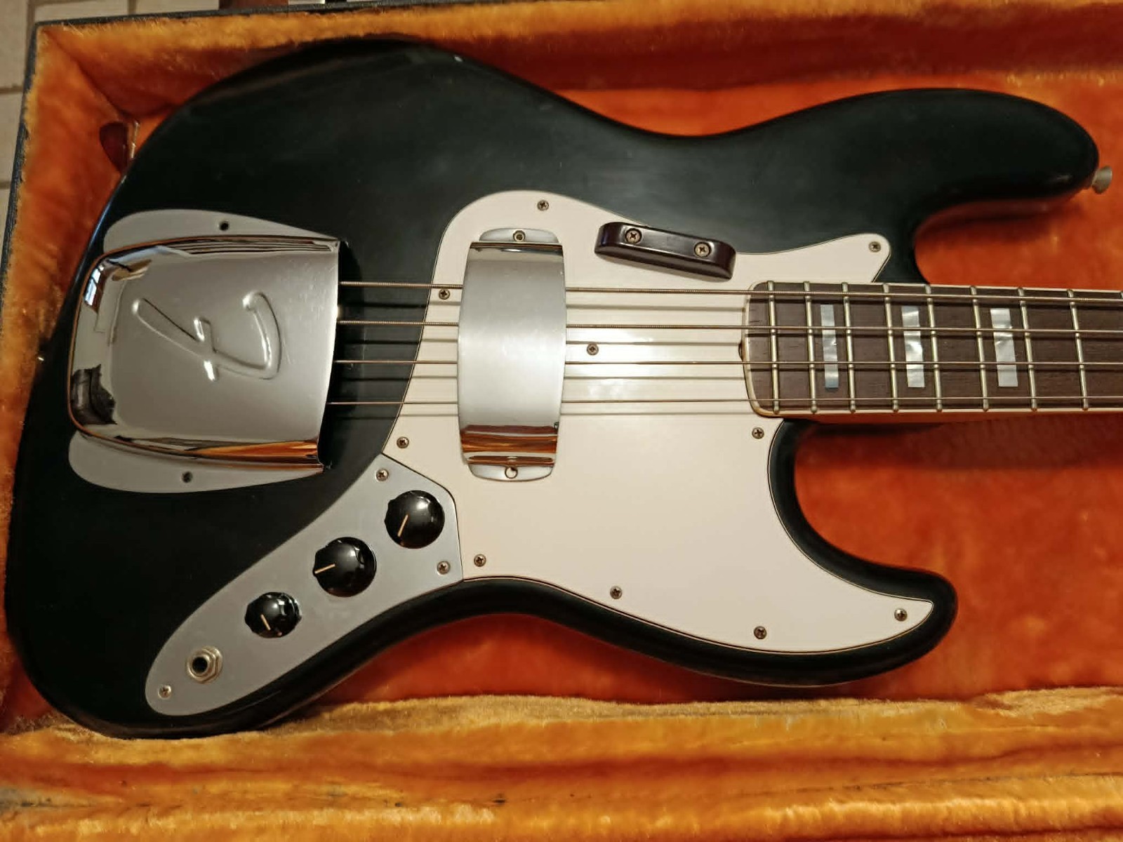 Fender Jazz Bass 1975 black custom colour