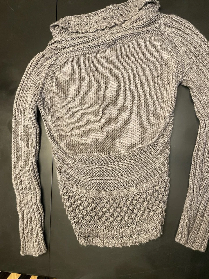 Women’s M (Fits Like A S) Love By Design Gray Single Button LS Crochet Cardigan - Image 4 of 4