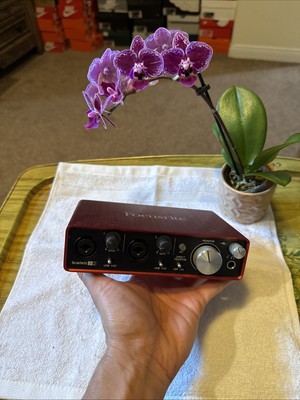 Focusrite Scarlett 2i2 Excellent Condition Works Perfectly NO Cables