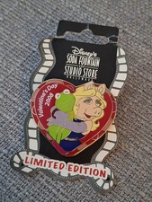 Disney Soda Fountain Muppets Miss Piggy Kermit LE300 Valentines Day Pin 2008