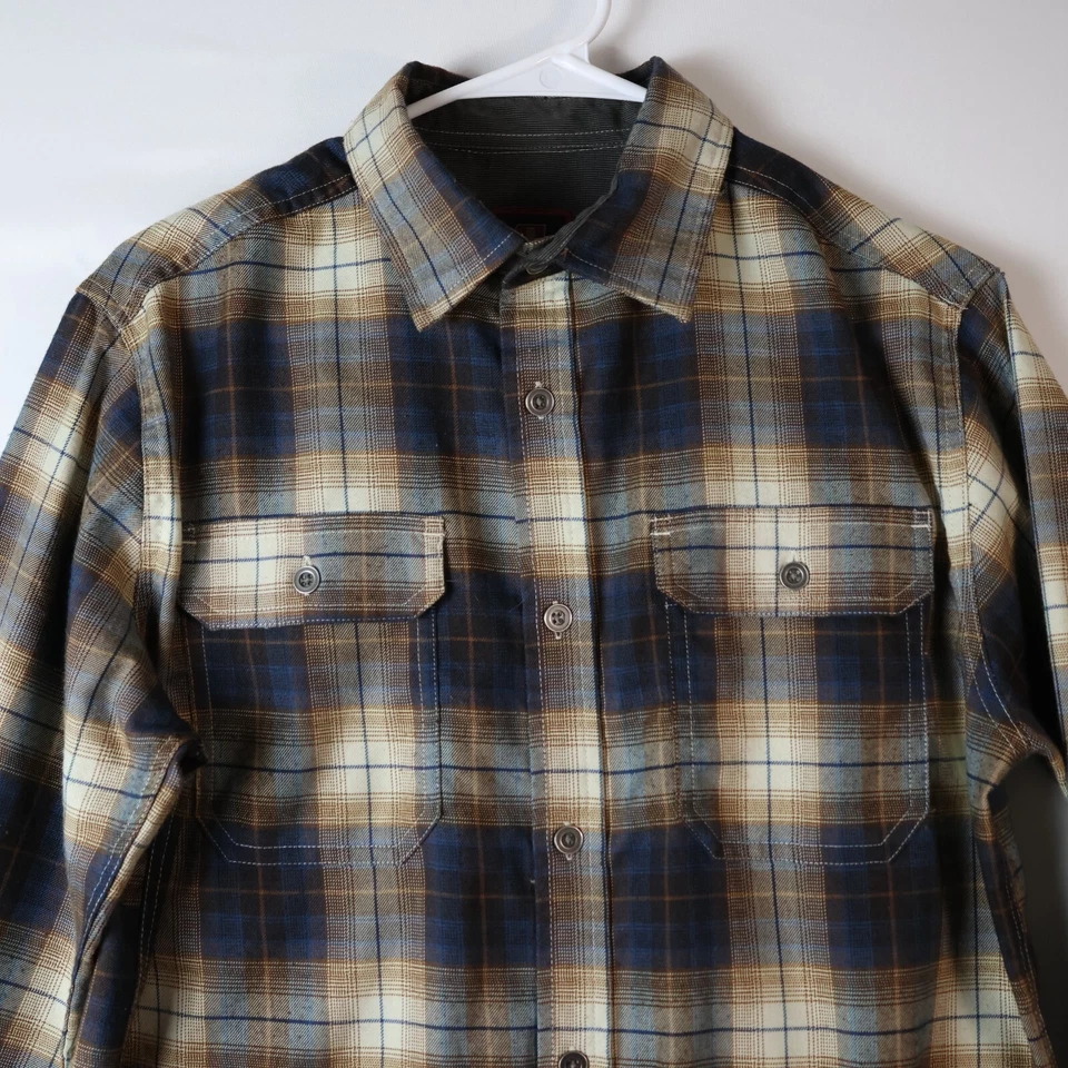 Franela informal de manga larga con botones a cuadros negros/amarillos Swiss Tech para hombre talla pequeña Foto 2 de 4