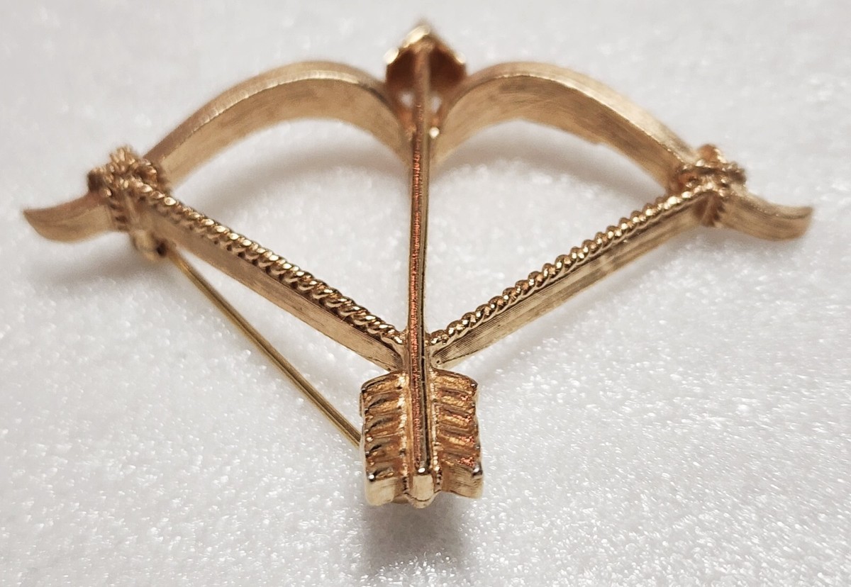 Crown Trifari Signed Vintage Textured Gold Tone Bow & Arrow
