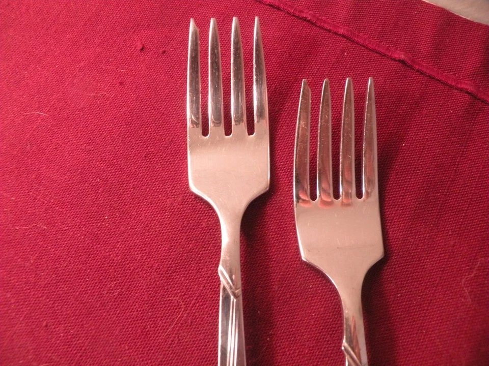 Set Of 2 Oneida Era Salad Forks Stainless Steel Geometric Handle 7" - Image 2 of 4