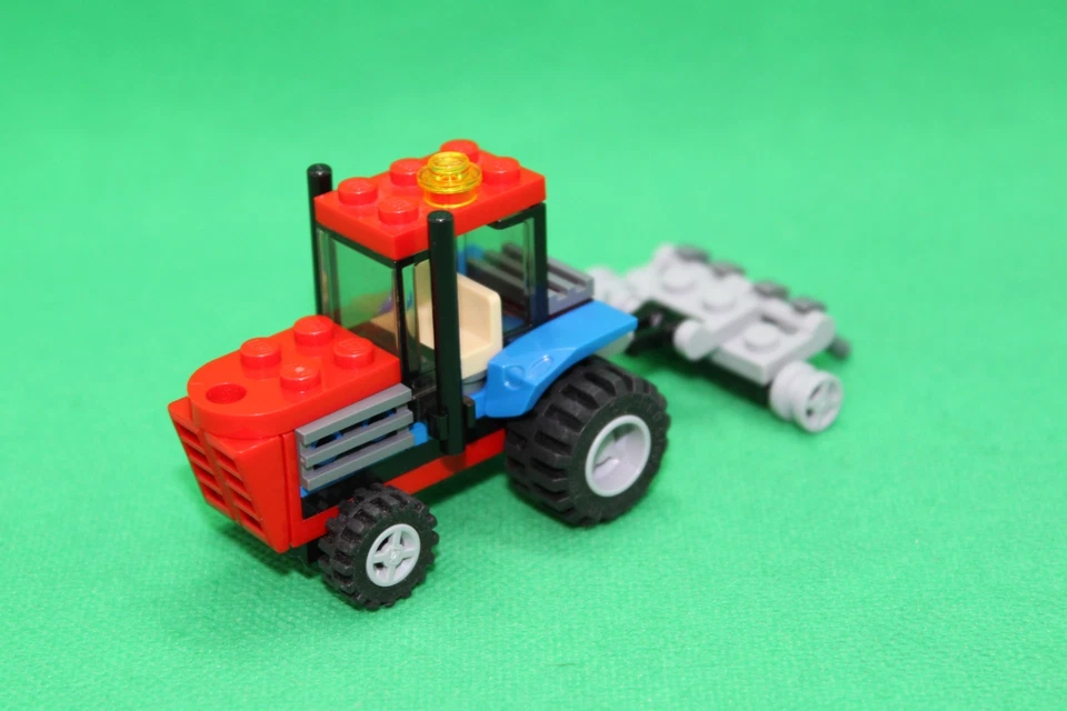 LEGO Creator 30284 Tractor, photo 2 of 4