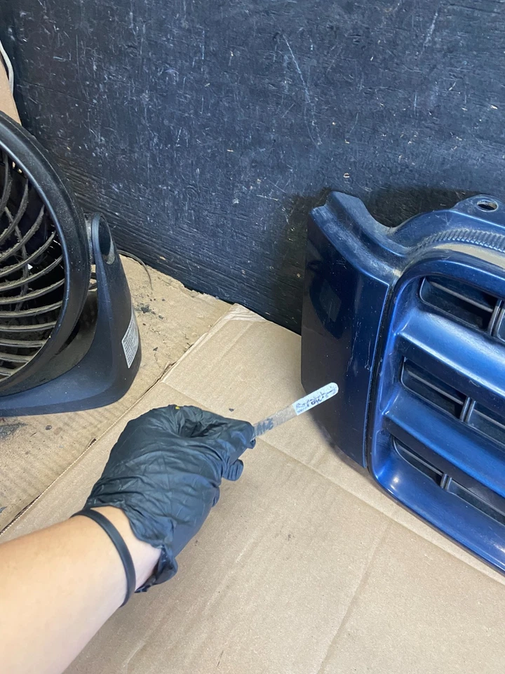 2001 to 2003 Toyota Highlander Front Upper Grille Grill With Emblem OEM R7249 DG - Image 4 of 4