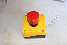 BACO Emergency Stop Push Button Switch Station Yellow Enclosure Twist Release