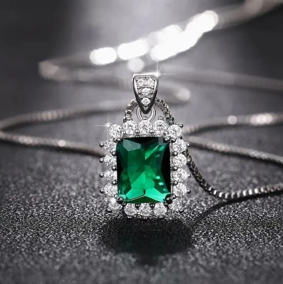 Starlite 10 ct Lab created Moissanite/ Emerald  Pendent  & 2 ct stud earrings - Image 3 of 4