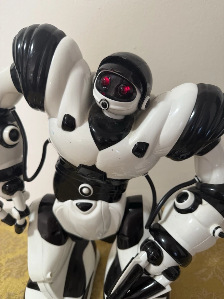 RoboActor TT313 Remote Control Walking,Talking & Dancing Robot Toy USED - Изображение 2 из 4