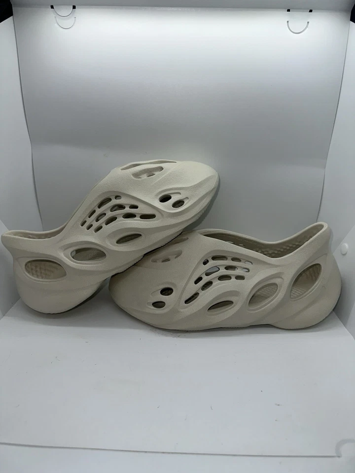 Adidas Yeezy Foam Runner RNNR Ararat White Size 8 Brand New DS - Image 2 of 4