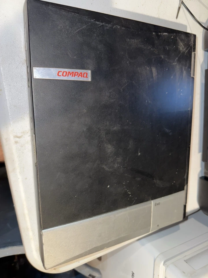 Portátil Compaq Evolution N610C Vintage Windows XP Professional Foto 2 de 4