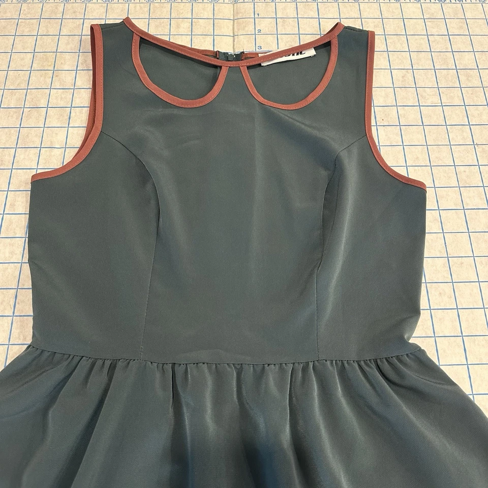 Mini Vestido Vintage Ajuste y Acampanado Contraste Elastizado Sin Mangas Plisado Verde Rosa Foto 2 de 4