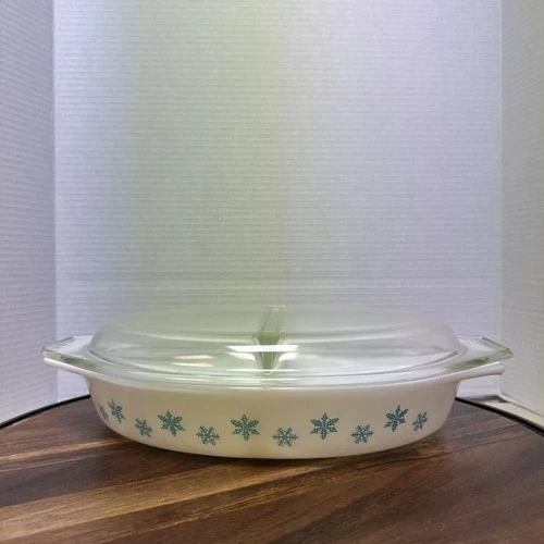 Vintage Pyrex Divided Casserole Dish Turquoise Snowflake On White 1.5 Quart Lid