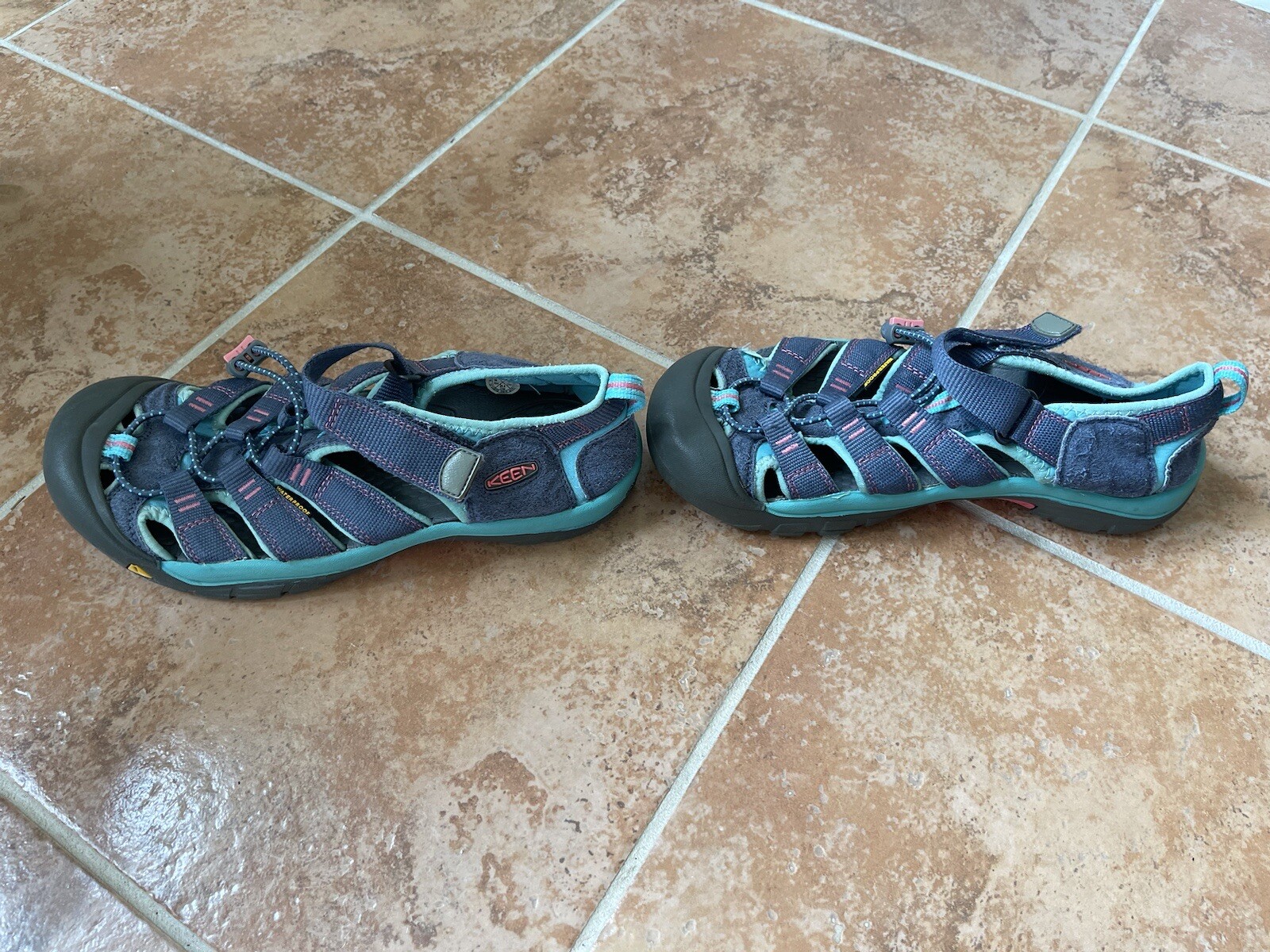 Scarpe da barca Keen Newport H2 blu rosa da trekking in acqua giovani taglia 6