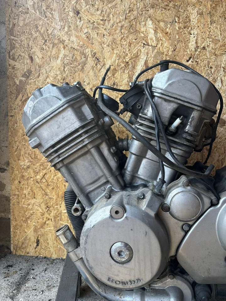 BLACK DEAL Honda NTV650 Revere RC33 97 Motor Engine komplett Motorblock 63TKM 2 - Bild 2 von 4