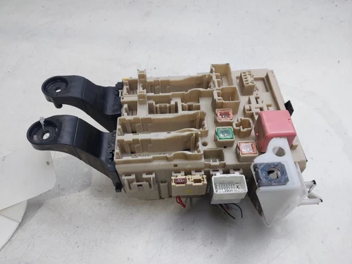 8273005J70 Caja Reles/Fusibles para TOYOTA AVENSIS TOURING SPORTS (T27) 8623261 - Imagen 3 de 10