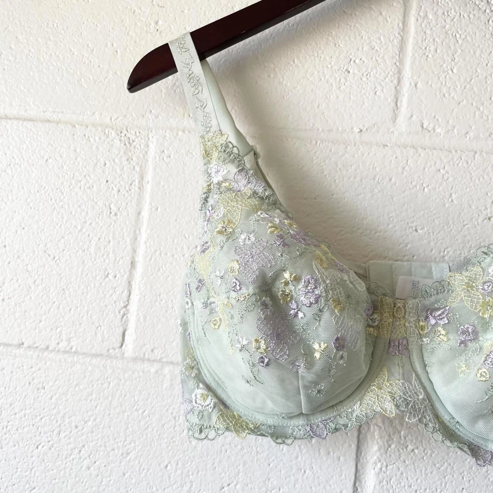 Sujetador Cobertura Extra Bordado Floral Vintage Triumph Japón Cottagecore Talla 36D Foto 2 de 4