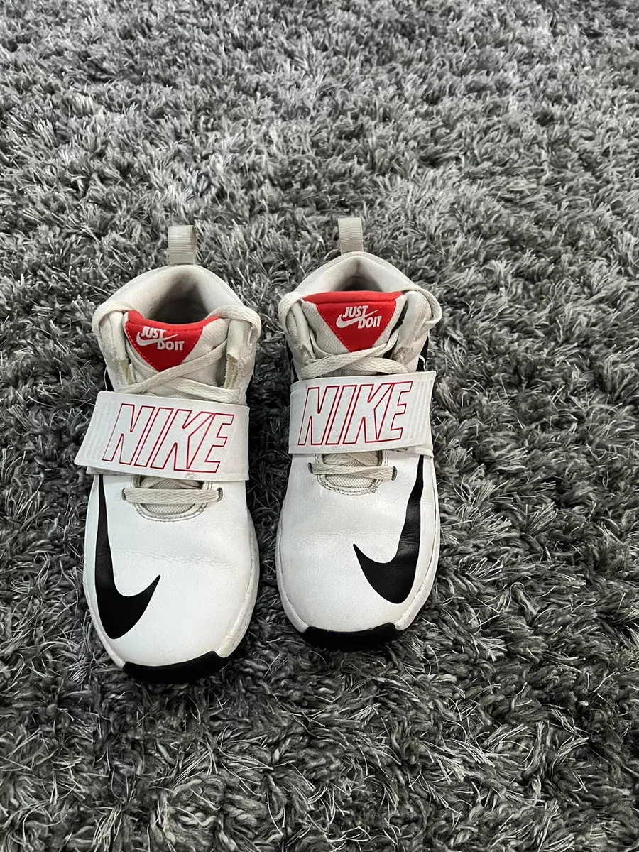 Nike Boys White Basketball Shoes Youth Size 5.5Y AQ9977 100 eBay