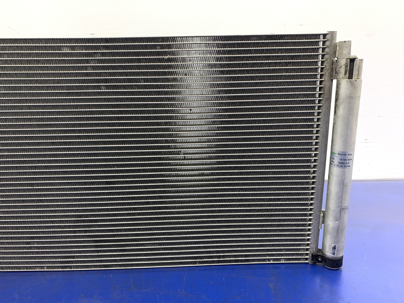 2014 - 2019 BMW I8 OEM 1.5L A/C AIR CONDITIONING CONDENSER *LIGHTLY BENT*