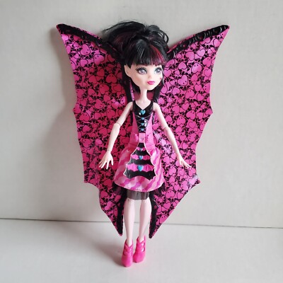 Monster High Ghoul To Bat Draculaura Wings Transform Vampire Doll Figure