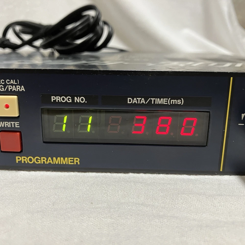 Korg SDD-2000 Sampling Digital Delay Multi Effect Processor AC100V Works well - Image 3 of 4