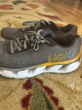 HOKA One One Elevon Men’s Running Shoes Grey/Gold Size 9.5 | Lightweight Cushion