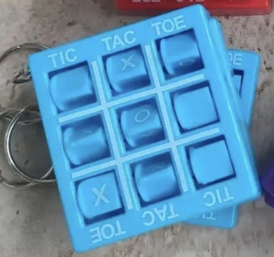 1 x Blue Naughts & Crosses Spiel Puzzle Tic Tac Toe Schlüsselanhänger Schlüsselanhängsel Geschenk UK