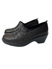 Dansko Women's Sz 40 / 9.5 Brown Pleated Front Leather Slip On Wedge Clog