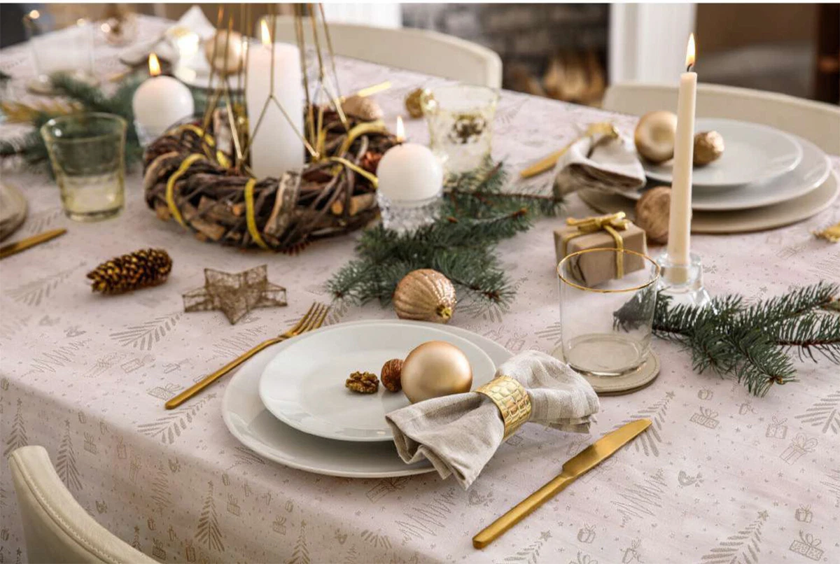 L'Angolo Creativo di Lucy: Tovaglia per Natale