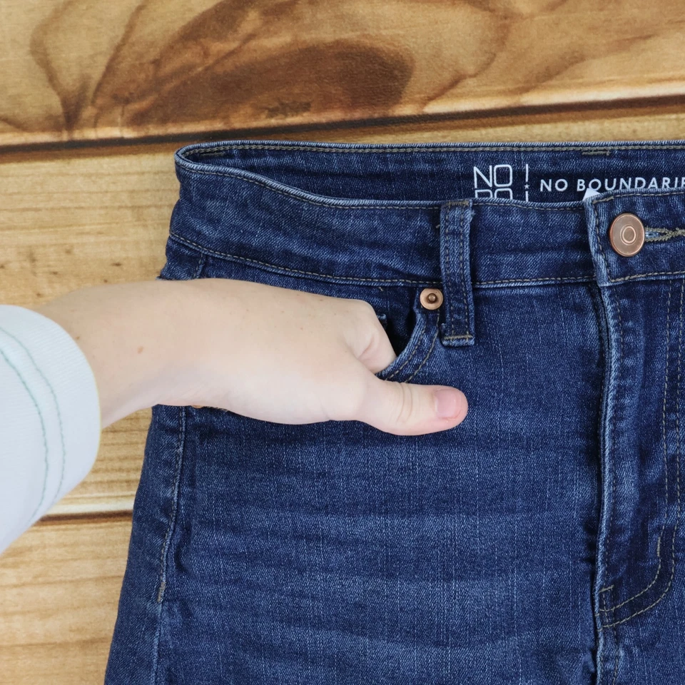 Pantalones Cortos de Jean No Boundaries Juniors Talla 9 Azul Mezcla de Algodón Puños Elastizados Bolsillos Foto 4 de 4