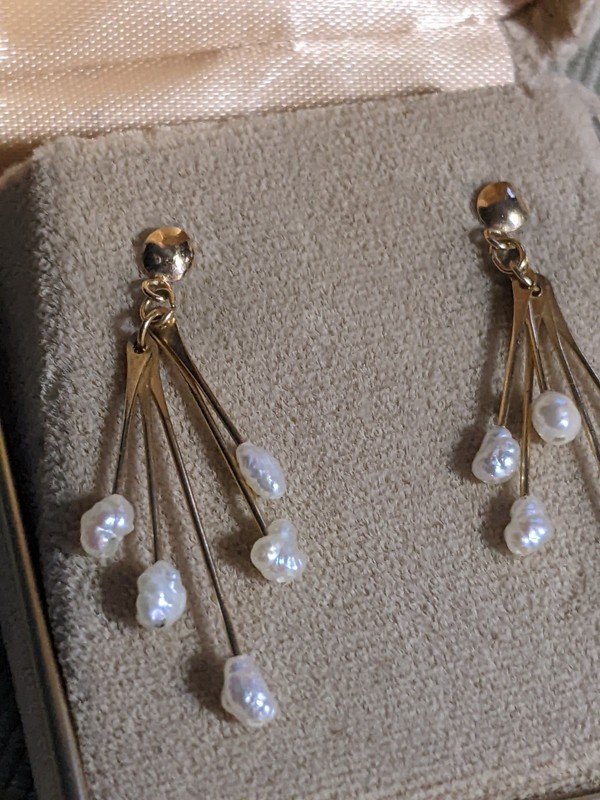 PAIR OF 14K 1.58G YELLOW GLD BAROQUE FRESHWATER PEARL DANGLE DROP EARINGS