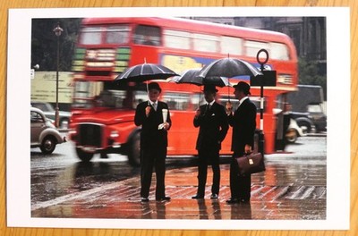 Postkarte Hyde Park Corner_Gentlemen Bowler Schirm Doppeldeckerbus_Burt Glinn_