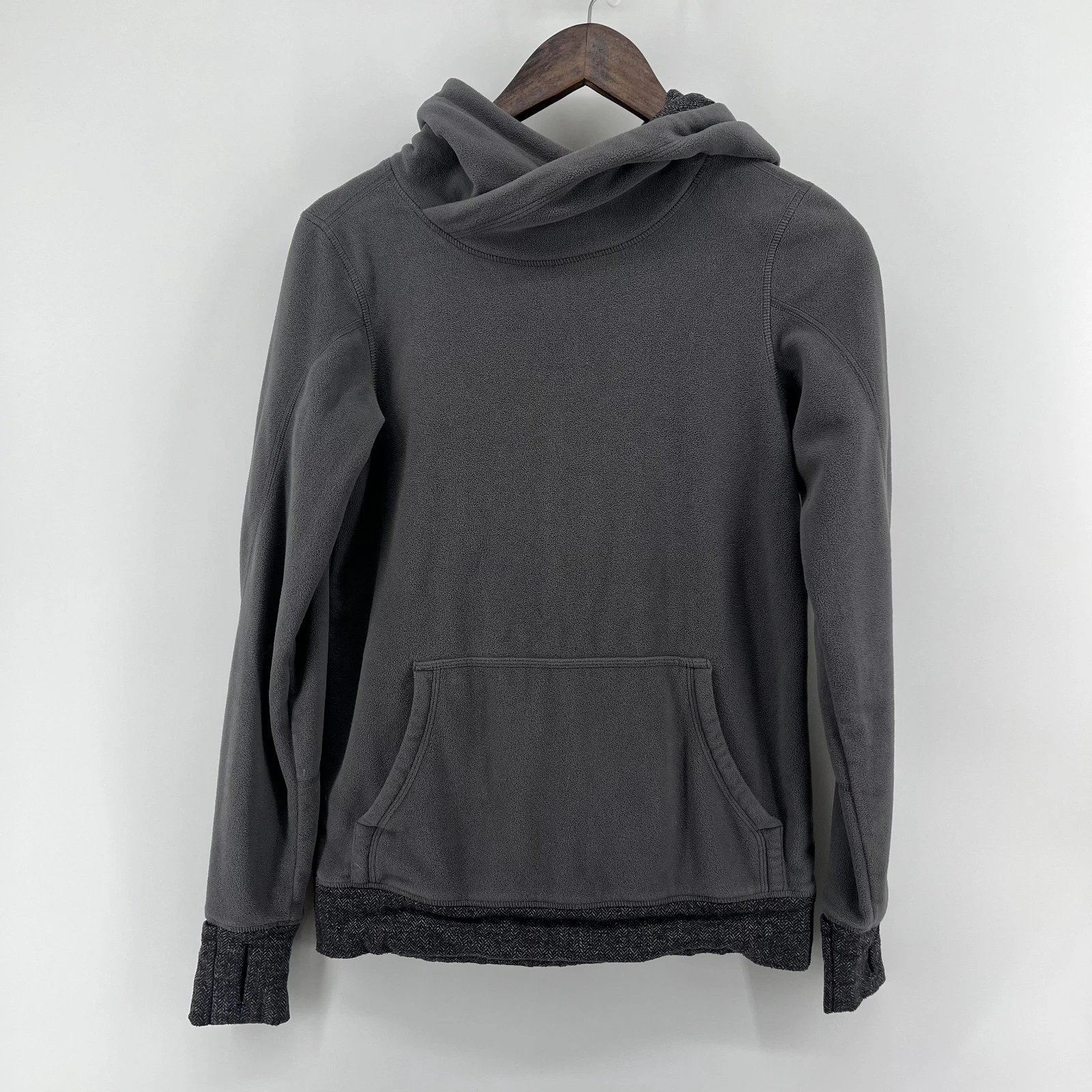Lululemon Hoodie Women 4 Gray Pullover Thumb Holes Kangaroo Pockets Fleece Logo