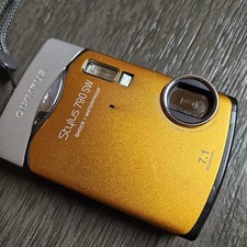 Olympus Stylus 790 SW 7.1MP Digital Camera - Sunset Orange Untested w/ Battery