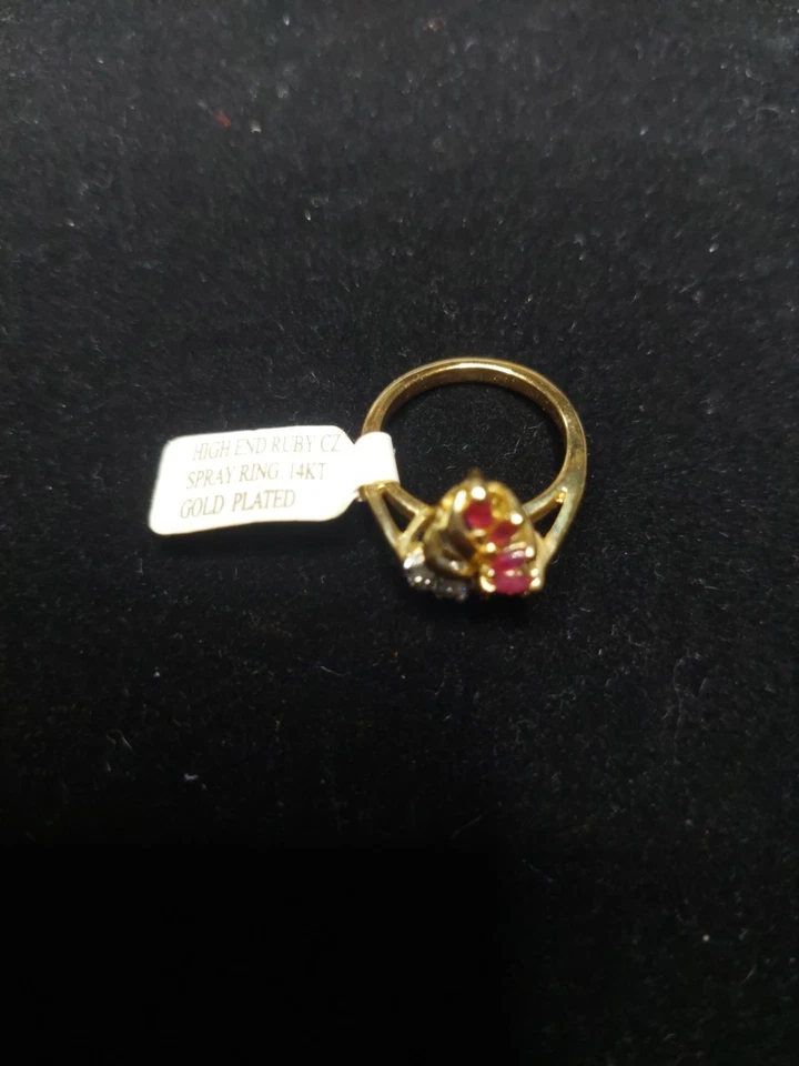 Anillo de cóctel rubí rosa genuino de alta gama en tono dorado con detalles de circonita talla 5 Foto 3 de 4