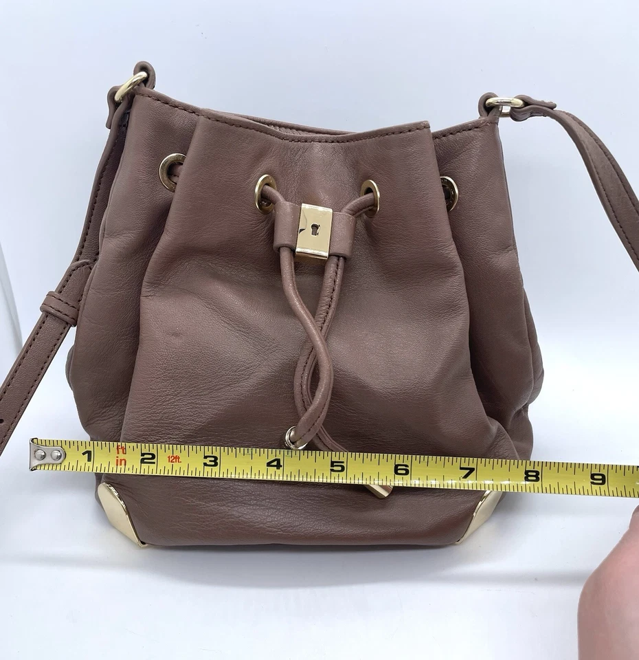 Vince Camuto серо-коричневый из натуральной кожи ведро наплечная сумка сумочка 7 x 9» - Изображение 3 из 4