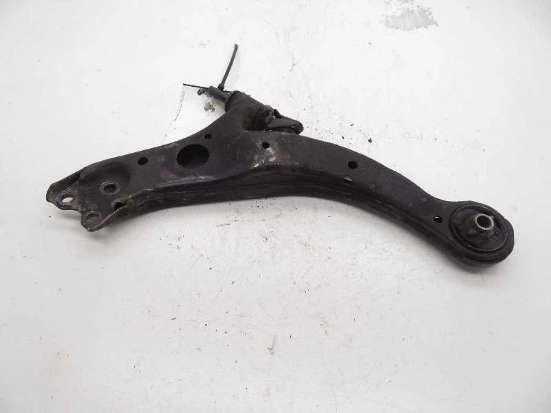 98-03 TOYOTA SIENNA LADO PASAJERO BRAZO DE CONTROL INFERIOR DELANTERO DERECHO  Foto 4 de 4