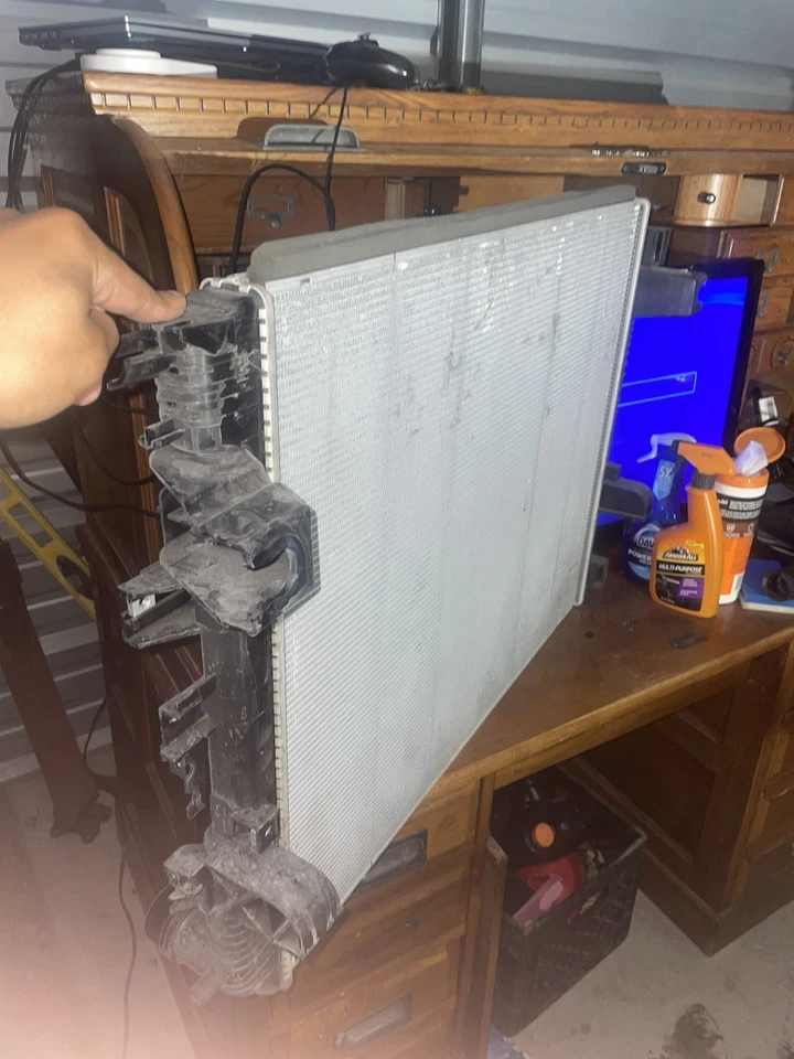 Dodge Ram 1500 2025 radiador 1 k OEM Foto 3 de 4