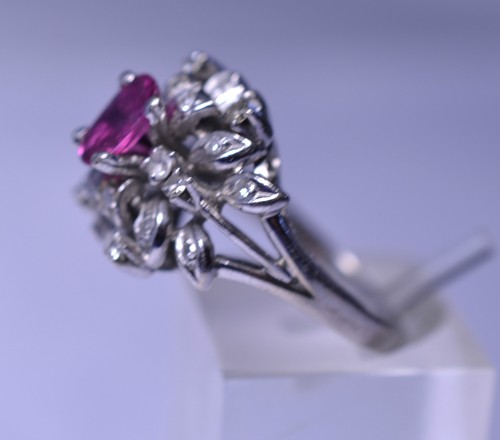 VTG 17K WHITE GOLD FILIGREE CLUSTER RING W/ 1/2 CARAT RUBY &1 /3 CARAT DIAMONDS - Picture 2 of 4