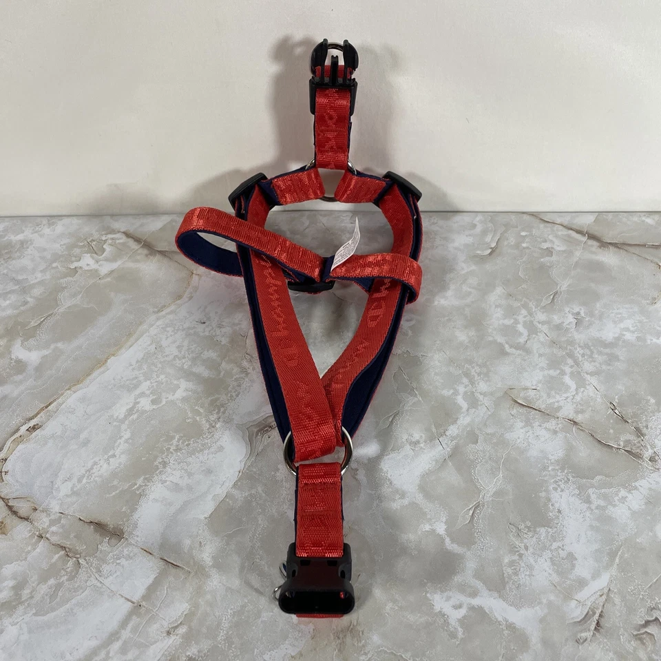 Arnés Champion Auténtico Ropa Atlética para Perros Rojo Talla Mediana Se Ajusta a Pechos de 15"-23" Foto 2 de 4