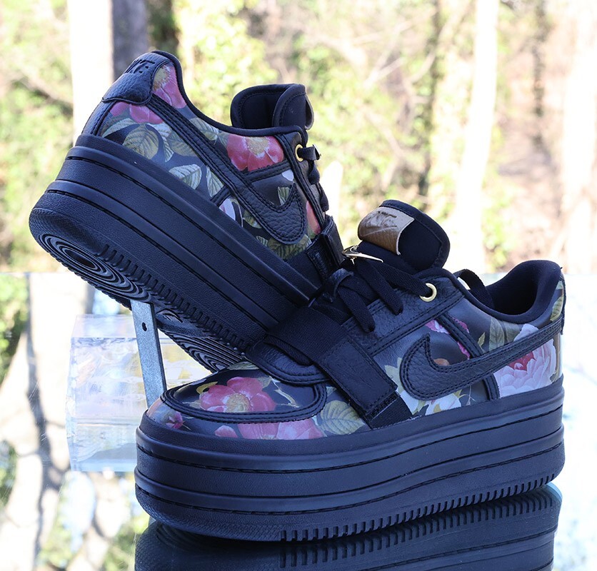 Nike Vandal 2K LX Floral Women's Size 8 Black Metallic Gold