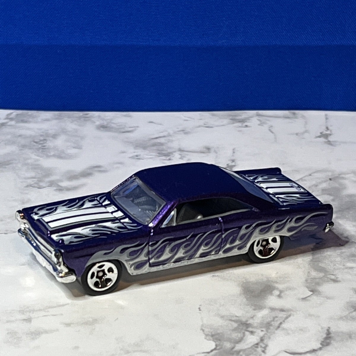 HOT WHEELS アメ車 Amazon.com: Hot Wheels 2012-13 HW Showroom 204/250 '64