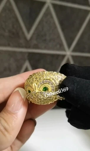 Anillo con cara de búho de diseñador para hombre en plata 925 con diamantes creados en laboratorio verde y blanco Foto 2 de 4