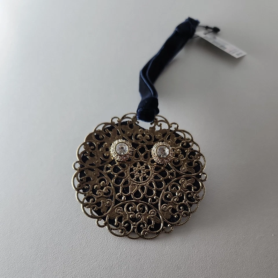 Conjunto de 1 par de brincos com ornamento em tom dourado Chicos - Imagem 2 de 4