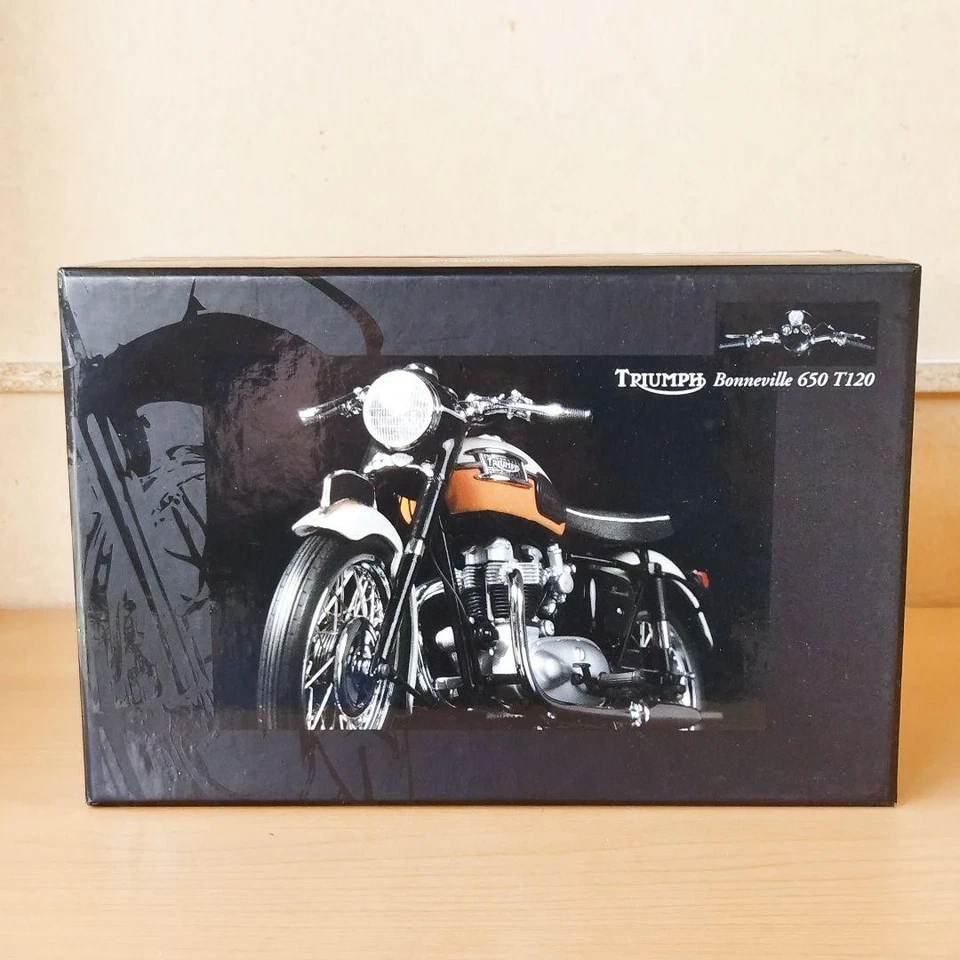 Minichamps Triumph Bonneville 650 Diecast Motorcycle Model Replica Collectible - Image 2 of 4