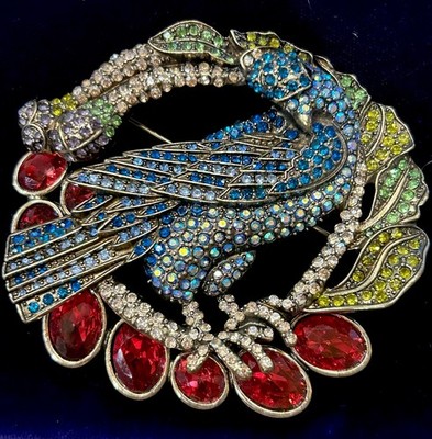 Lovely HEIDI DAUS GoldTone & Multicolor AB Crystal Peacock Brooch Pin Signed 3 