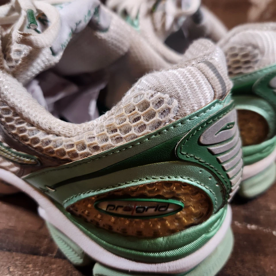 Zapatillas deportivas Saucony Triumph 4 para mujer 8,5 verde plata ProGrid Y2K Foto 4 de 4